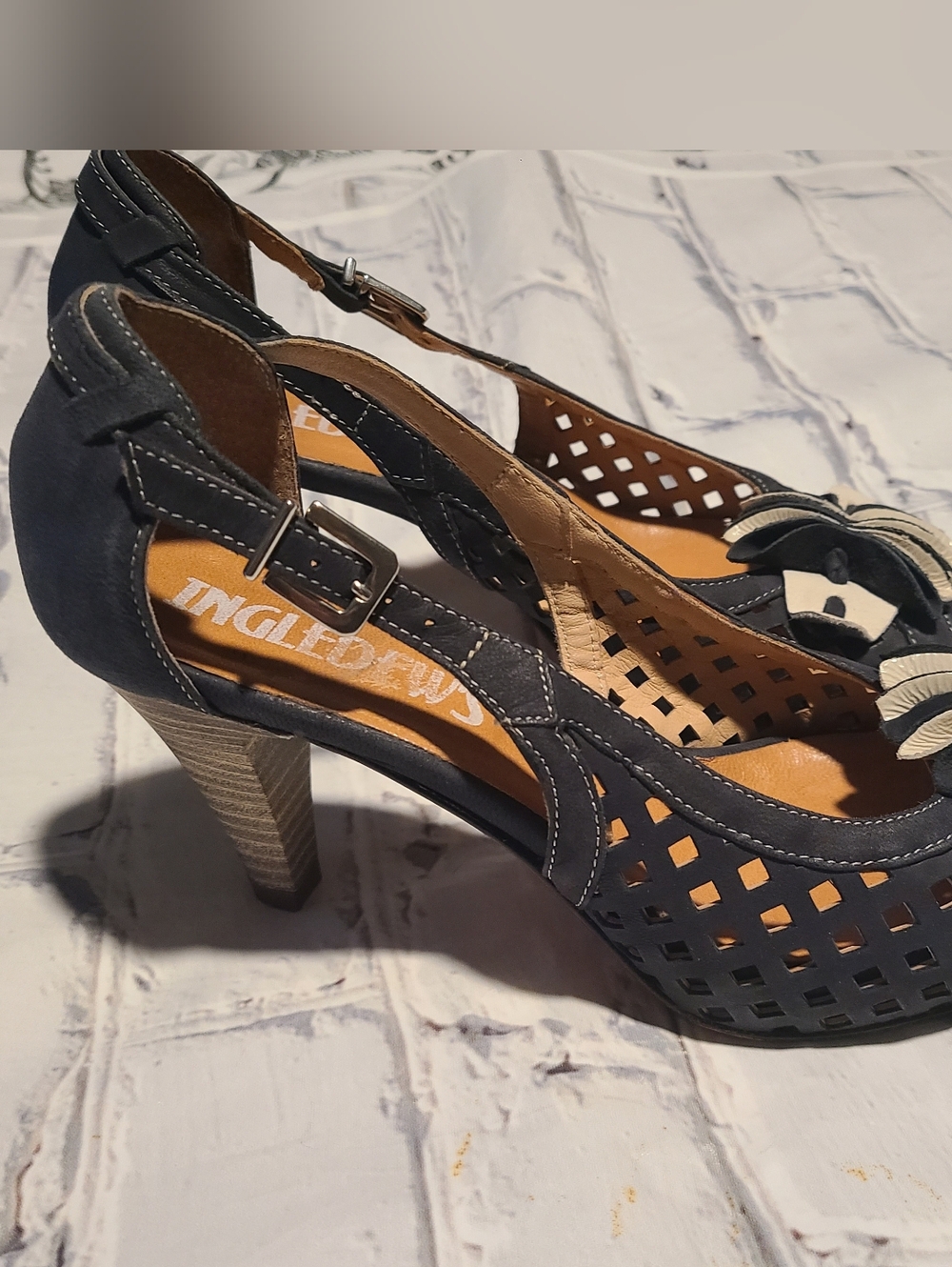 INGLEDEWS NAVY & CREAM PERDORATED LEATHER HEELED SANDALS WITH LEATHER DETAILING